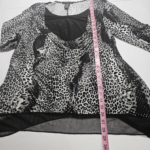 Suzie in the City 2X leapord print blouse - Picture 9 of 10